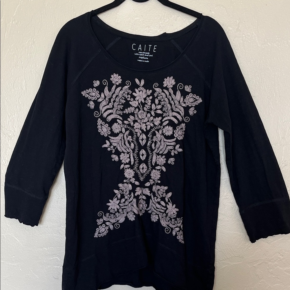 Caite Anthropologie pullover boho embroidered black white top cotton raw hem M